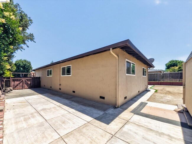 Building Photo - 2928 Rio Grande Dr