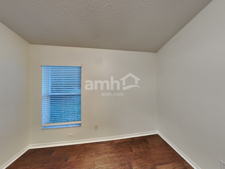 Building Photo - 879 Moonluster Dr