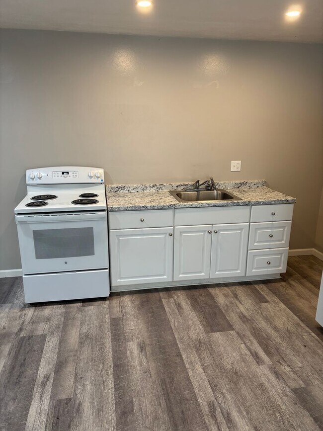 Building Photo - 1292C