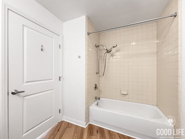 Building Photo - Charming 1BD/1BA Condo in East Village with Petco Park Views, A/C, W/D, Balcony, Community Gym & ...