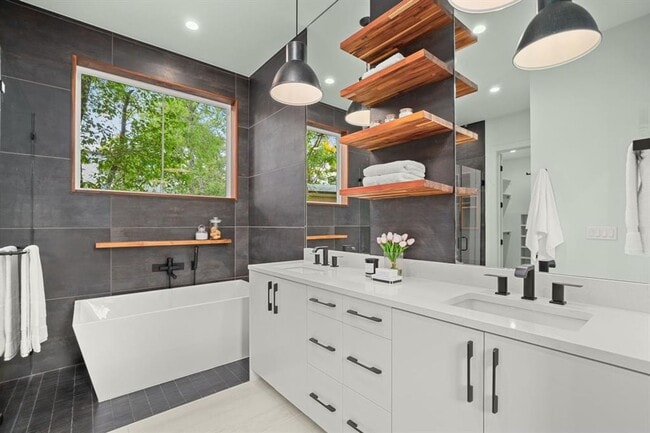 Building Photo - Stunning South Austin Oasis