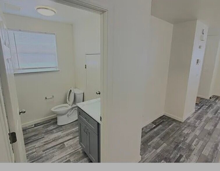 Building Photo - 10559 East Ct
