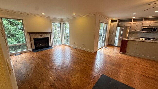 Building Photo - Spacious single-family home located in Southwest