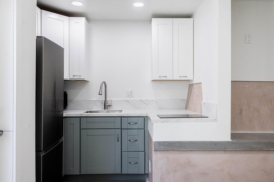 Building Photo - Charming Canyon-View Studio | Serene Livin...