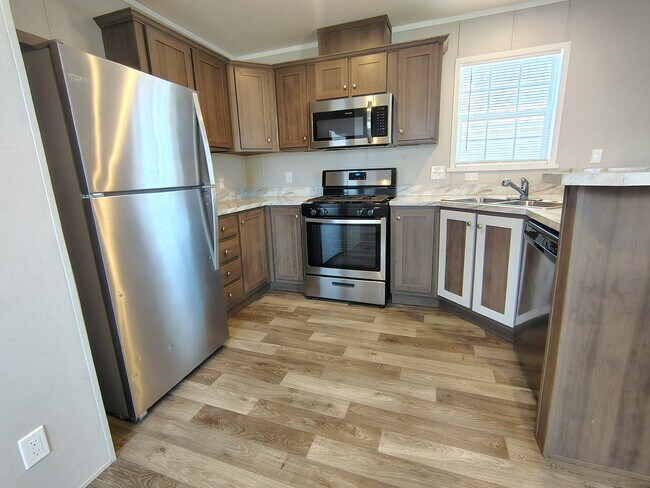 Building Photo - 5201 Chantelle Dr