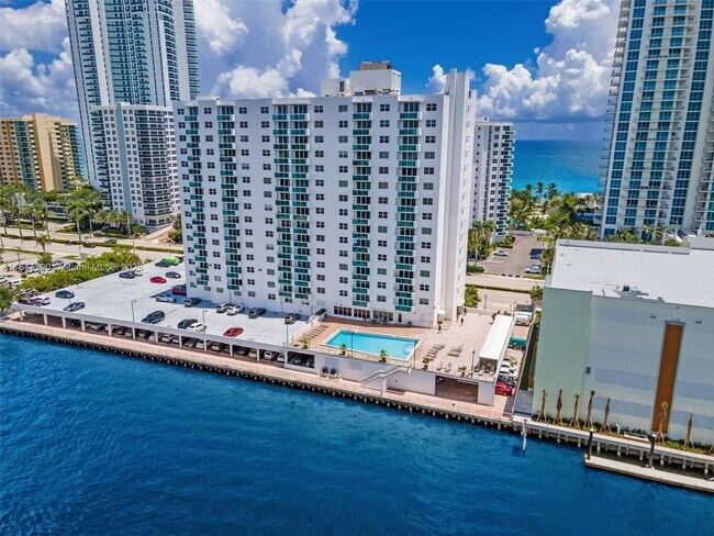 Building Photo - 3000 S Ocean Dr
