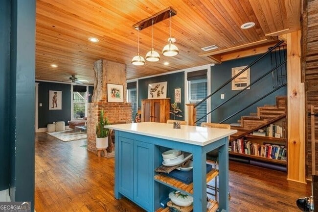 Building Photo - 154 Savannah St SE