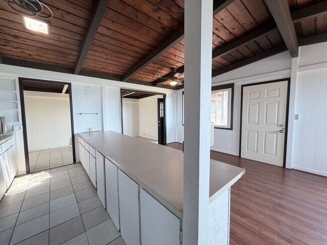 Building Photo - 3 Bedroom 1.5 Bathroom Single Family House Makakilo Home with Yard & Cool Breezes!