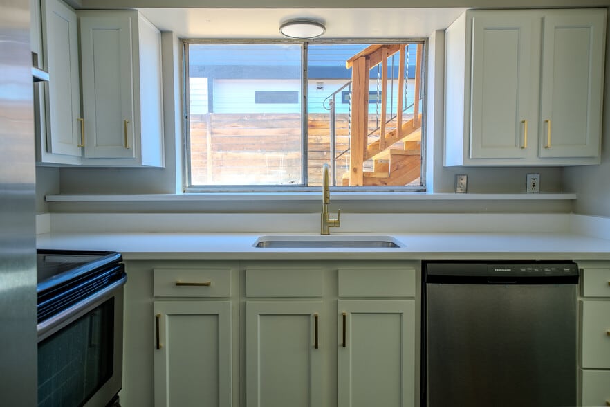 Building Photo - 2323 W 41st Ave