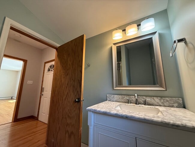 Building Photo - Beautiful 5 Bed 3 Bath Single Family Home ...