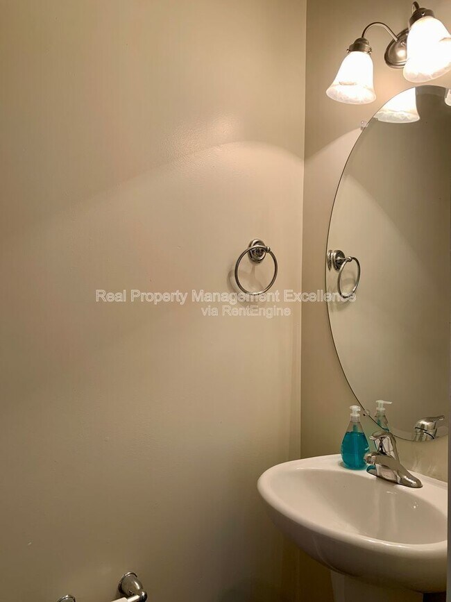 Building Photo - 300 Coalinga Lane