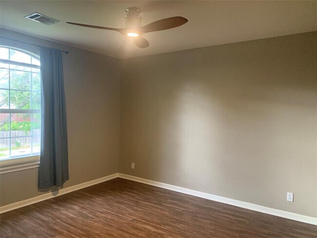 Building Photo - 2237 Shark Loop
