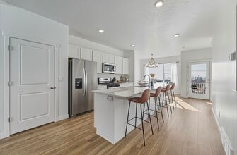 Building Photo - 1007 E Midship Wy