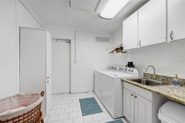 Building Photo - 6659 Lake Cane Dr
