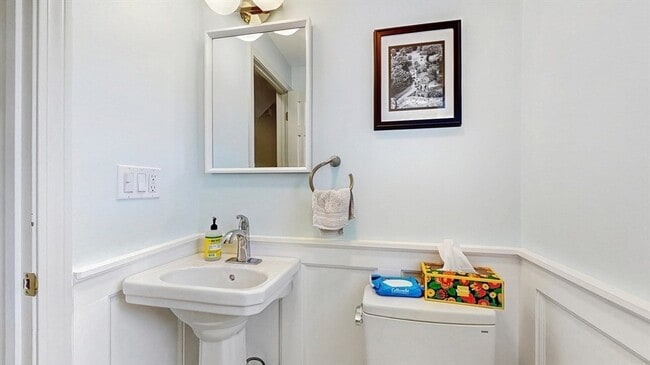 Building Photo - 14 Chestnut St