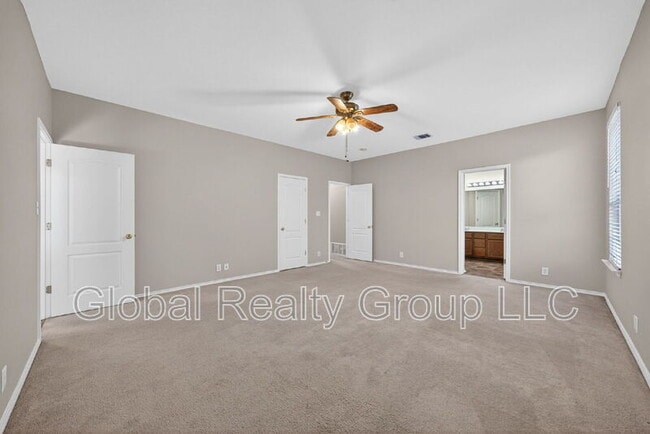 Building Photo - 216 Silver Wing