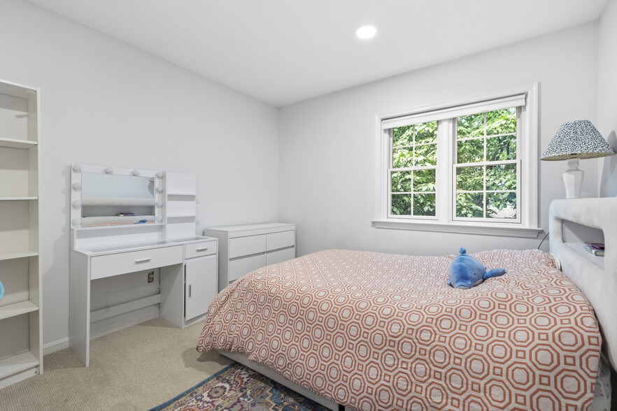 3rd bedroom - 4880 Chevy Chase Dr