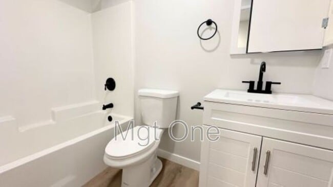 Building Photo - 1022 Blossom Hill Dr