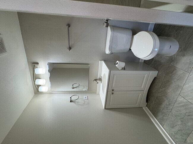 Building Photo - 2220 Abbeywood Dr