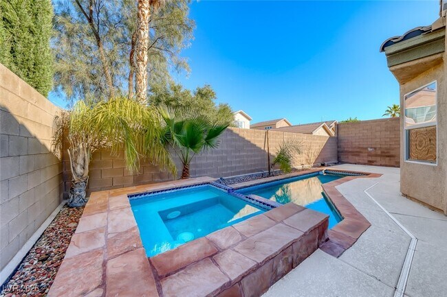 Building Photo - 2620 Lochleven Way