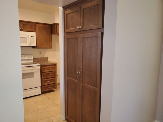 Building Photo - Fabulous Fletcher Hills remodeled townhome.