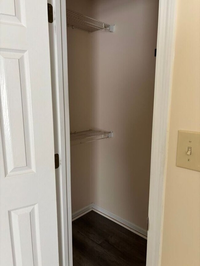 Building Photo - 3816 Hagge St