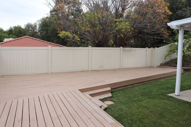 Building Photo - Spacious ALPINE 3 Bedroom 2.5 Bath 2 Story on a Cul De Sac