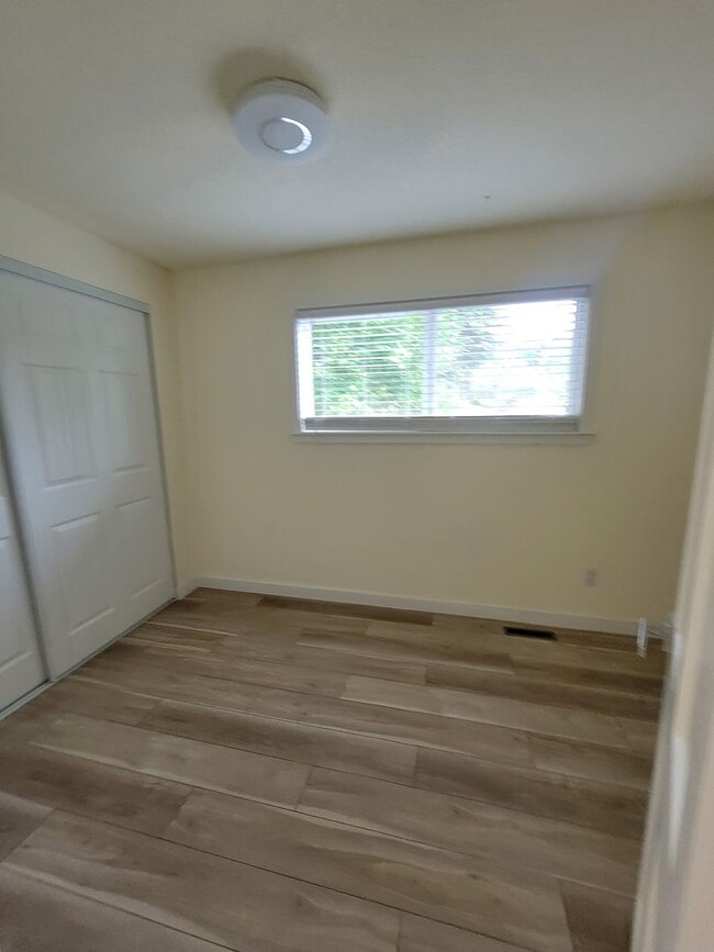 Building Photo - Newly remodeled 5 bedroom 2 bath home in L...