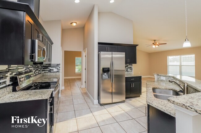Building Photo - 368 Camellia Ct