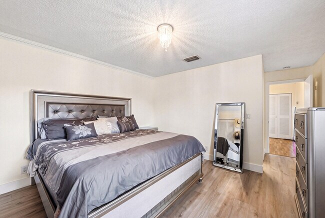 Building Photo - 2498 NW 99th Ave