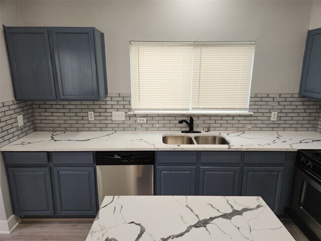 Building Photo - 20911 Walder Ct