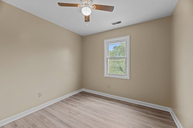 Building Photo - 21 Donnell Ave