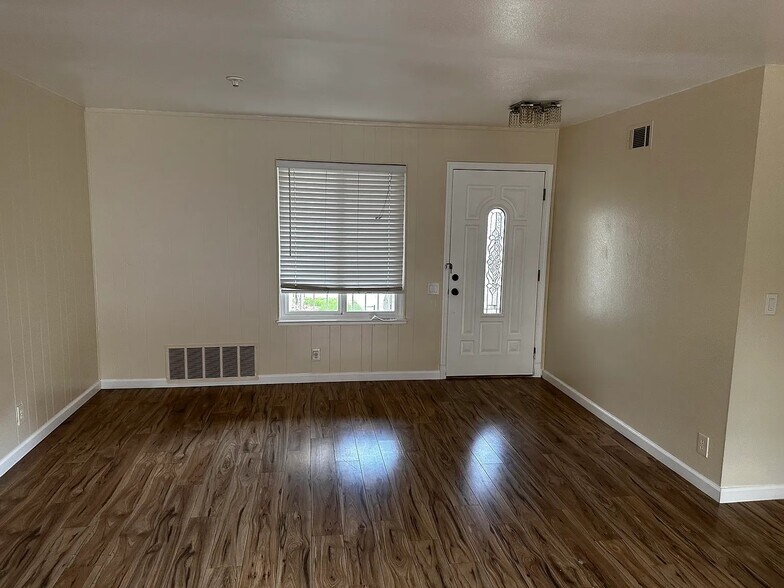 Building Photo - 3740 Kenton Ct