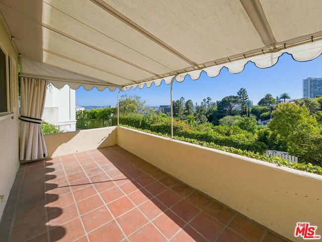 Building Photo - 8967 St Ives Dr