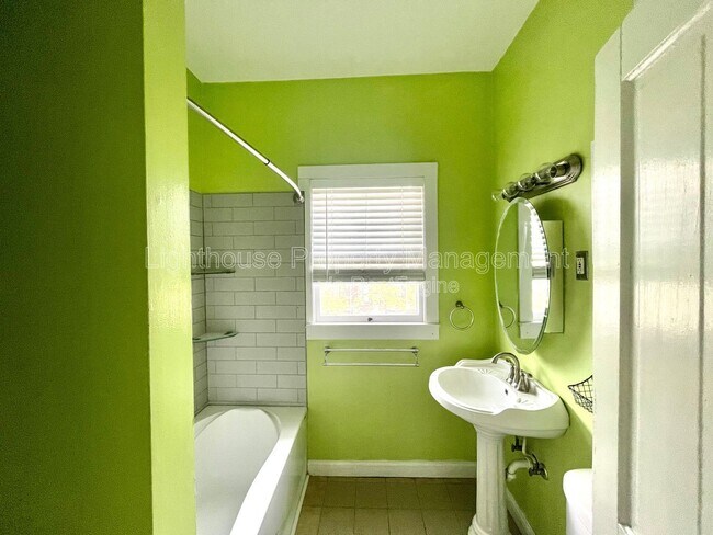 Building Photo - 213 W Vine St