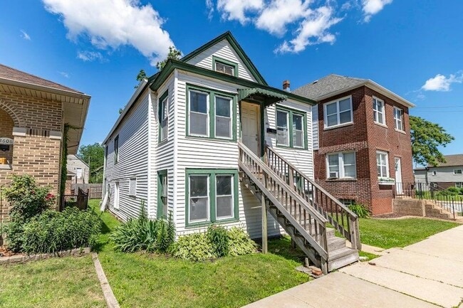 Building Photo - 2604 Schrage Ave