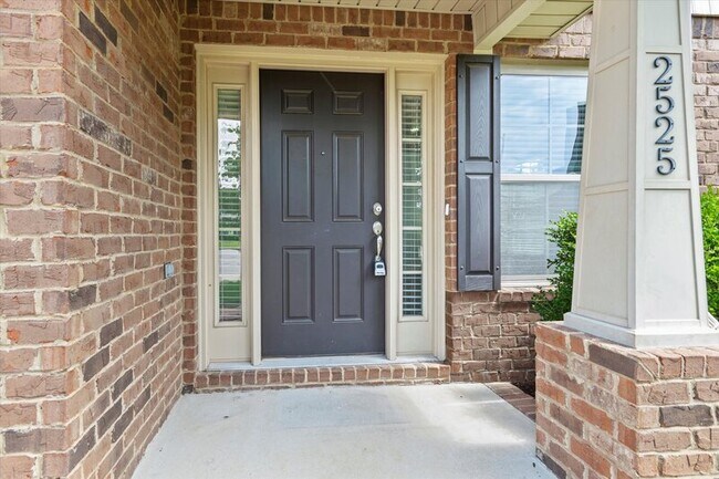 Building Photo - 2525 Millwood Cir SE