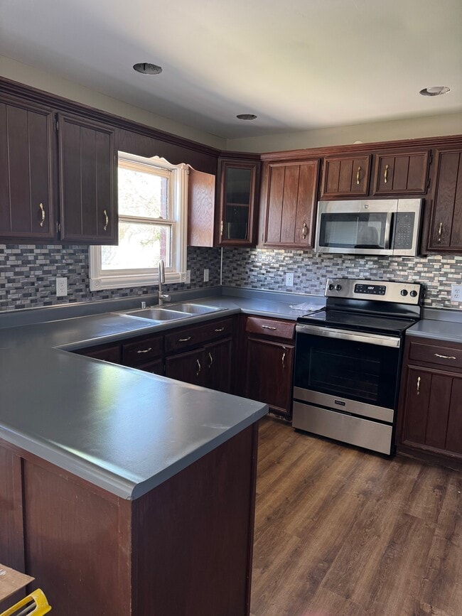 Building Photo - 1124 Breezy Way