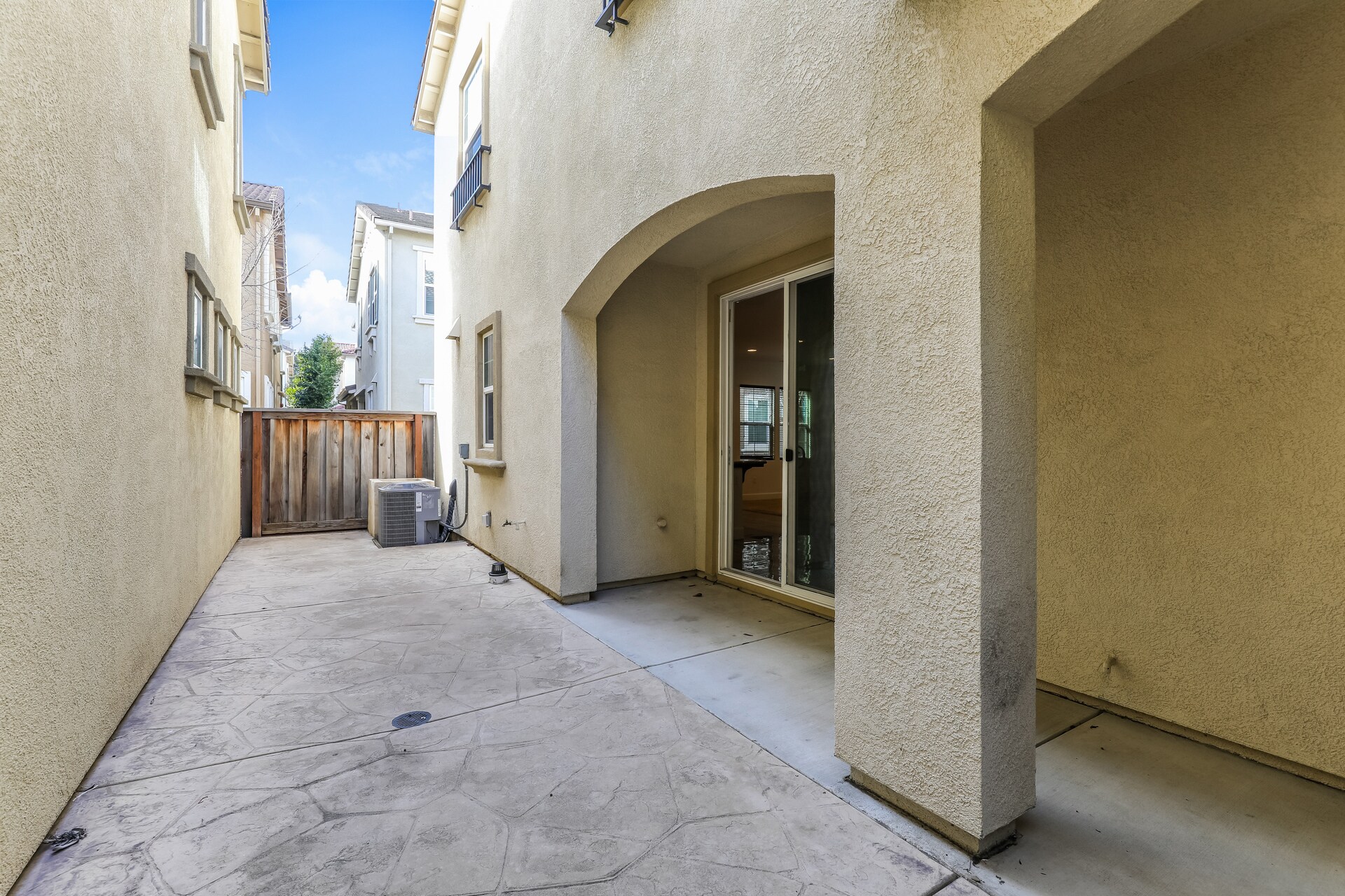 Building Photo - 1591 Sylvia St