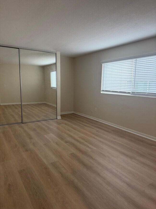 Building Photo - BEADNELL-QUIET UPGRADED CONDO IN GATED COMMUNITY W/ POOL