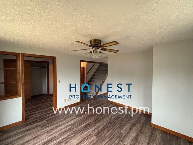 Building Photo - 273 Pond Rd