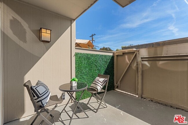 Building Photo - 2516 Arizona Ave