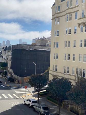 Living Room View Towards Salesforce Tower - 2140 Pacific Ave