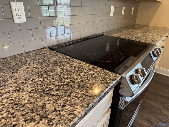 Building Photo - 2467 Bell Manor Dr SW