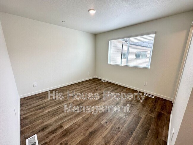 Building Photo - 3905 Canoe St