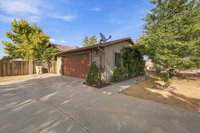 Building Photo - 2330 W Gambel's Ridge Dr