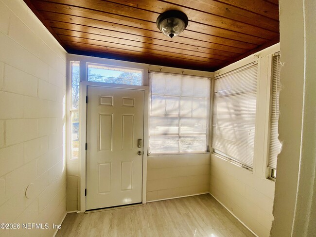 Building Photo - 1737 W 24th St