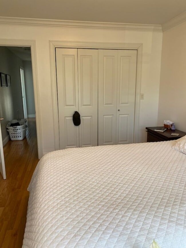 Building Photo - Three Bedroom 3.5 baths Townhouse for Rent...