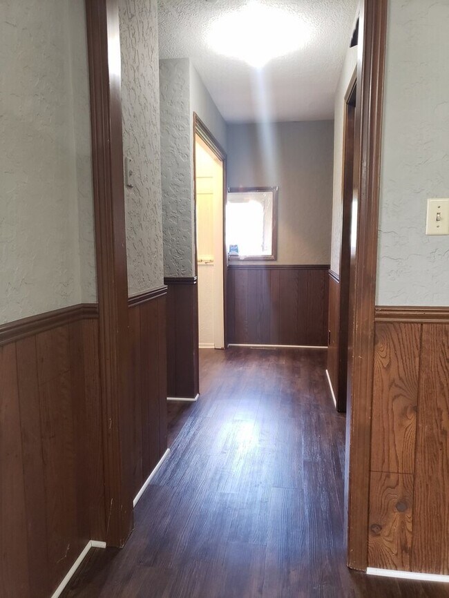 Building Photo - Remodeled Raytown Home-Available NOW!!