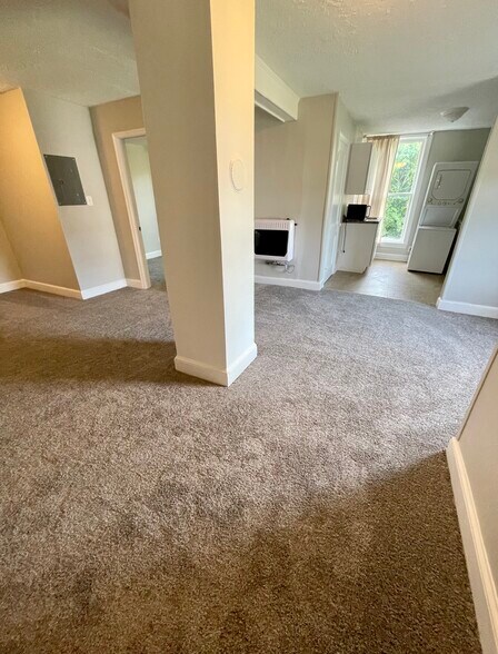 Primary Photo - 221 W King St